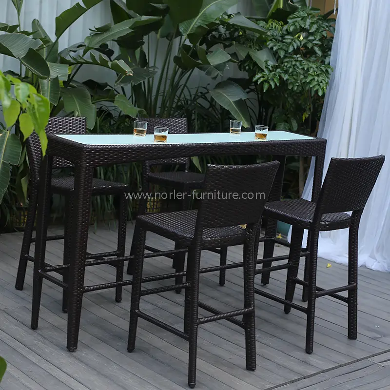 Kuidas valida oma tagahoovi või siseõue jaoks parim välibaarikomplekt