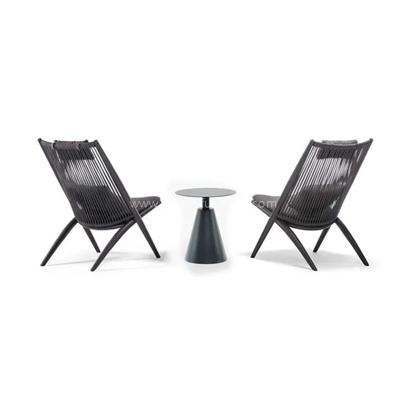 Kaasaegne lihtne välistingimustes kootud rõdukomplekt